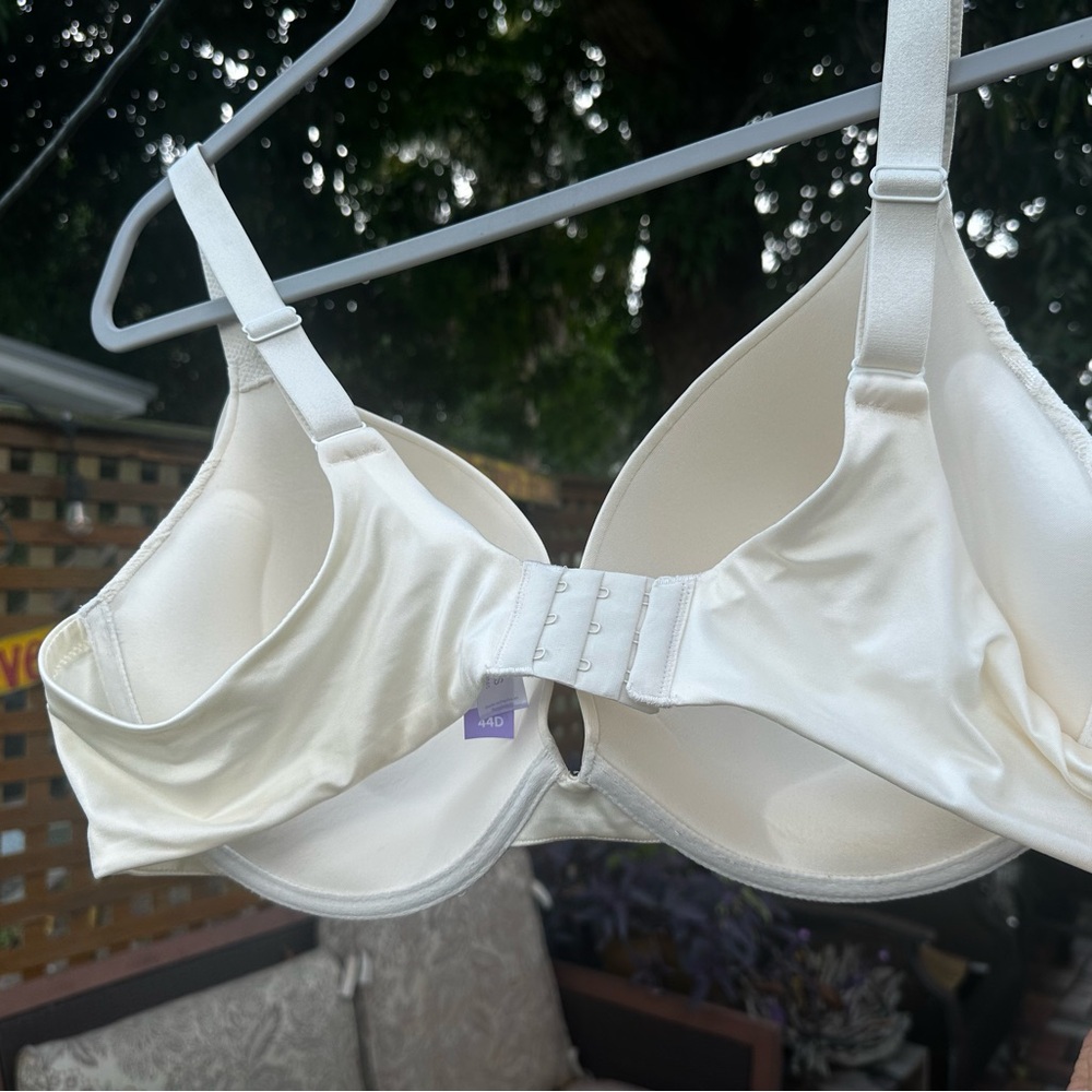 Secret Treasures Women's Ivory Lace Bra - Picture 4 of 7